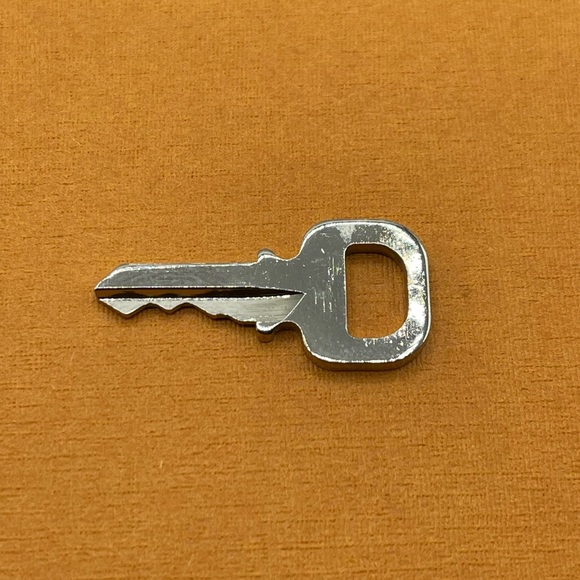 Louis Vuitton Silver Tone Cadena Key #307 For Speedy Alma Lock LV - Picture 5 of 10